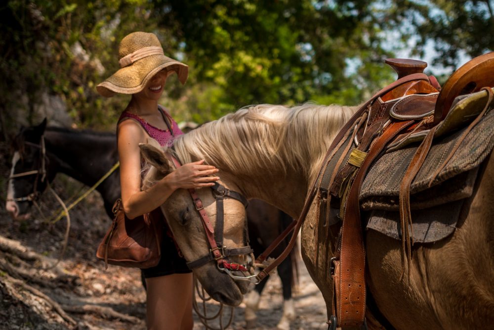 Belize horseback riding tour