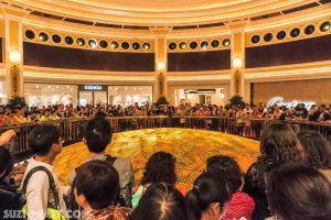 Golden tree of prosperity Wynn Macau travel photography