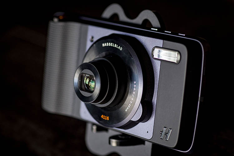 Review: Moto Z Force Droid and Hasselblad True Zoom - Intrepid